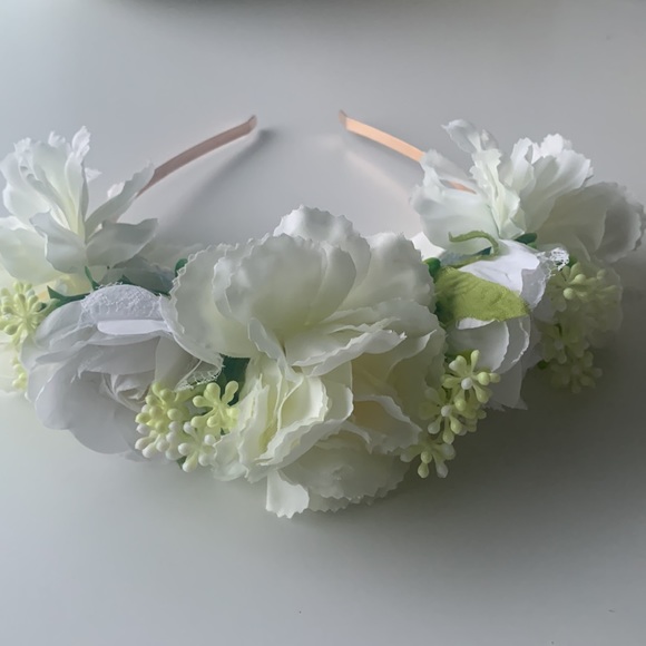 Flower tiara with metal ring - Picture 2 of 7